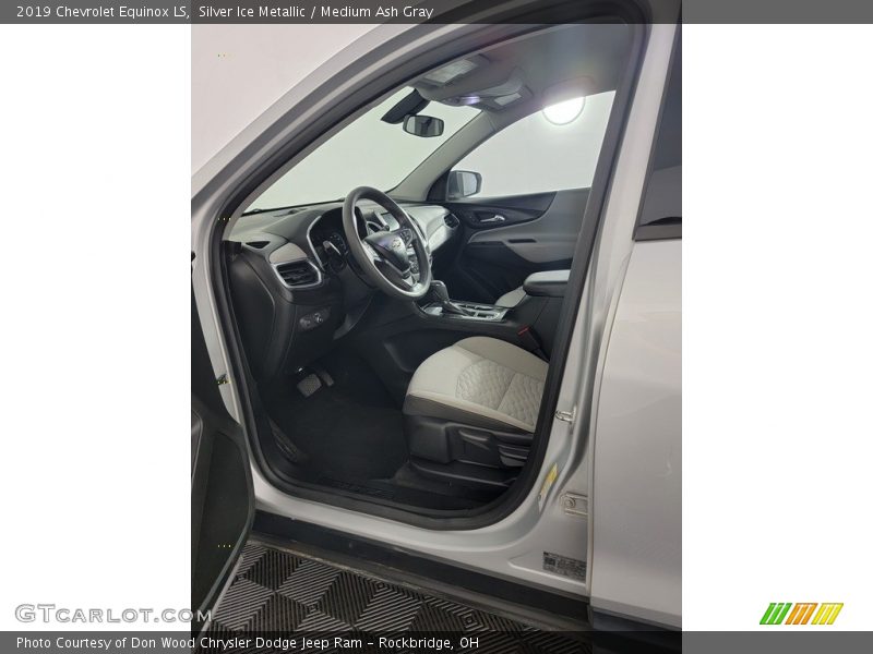 Silver Ice Metallic / Medium Ash Gray 2019 Chevrolet Equinox LS