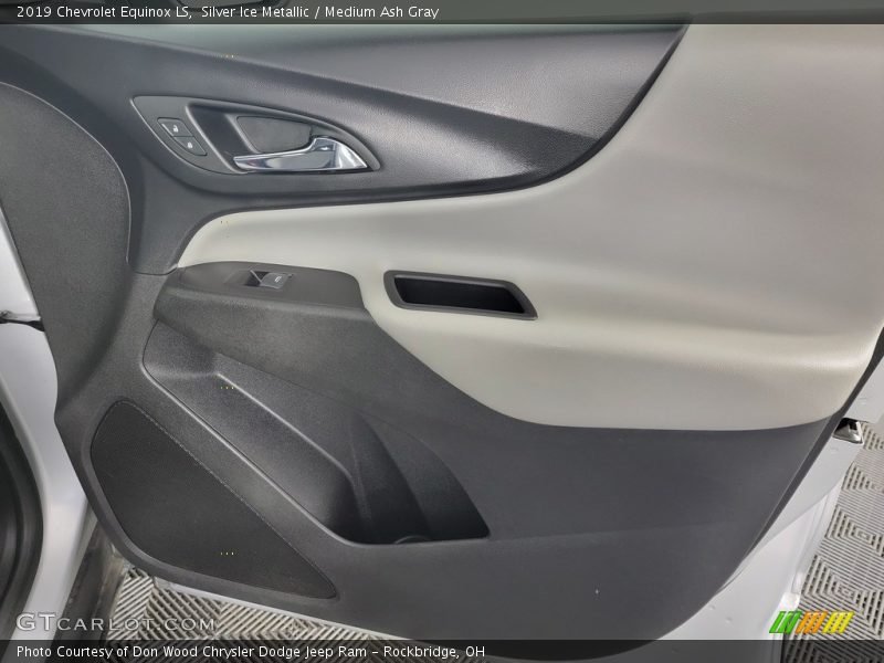 Silver Ice Metallic / Medium Ash Gray 2019 Chevrolet Equinox LS