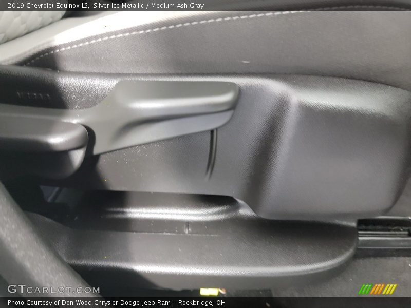 Silver Ice Metallic / Medium Ash Gray 2019 Chevrolet Equinox LS