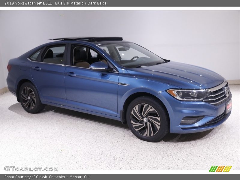 Front 3/4 View of 2019 Jetta SEL