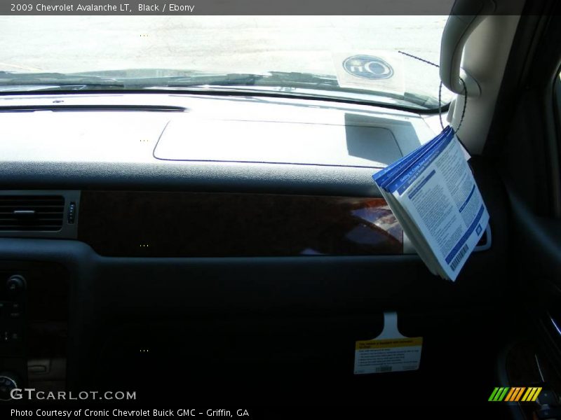 Black / Ebony 2009 Chevrolet Avalanche LT