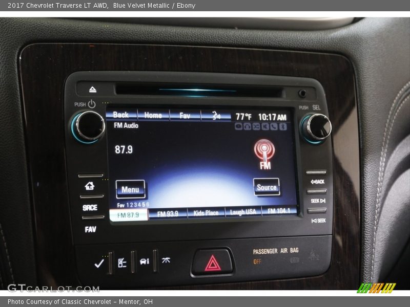 Blue Velvet Metallic / Ebony 2017 Chevrolet Traverse LT AWD