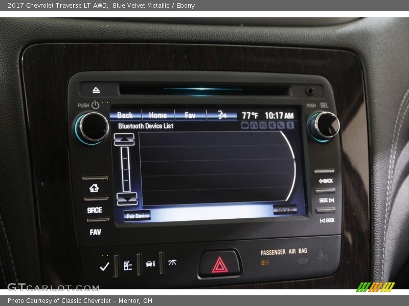 Blue Velvet Metallic / Ebony 2017 Chevrolet Traverse LT AWD