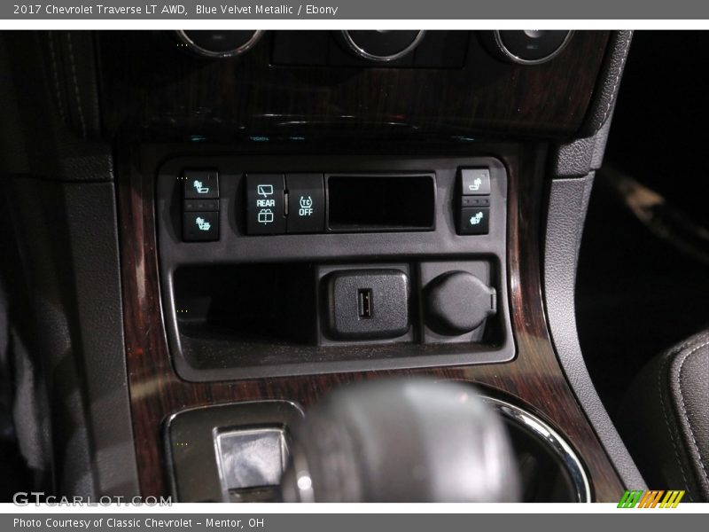 Blue Velvet Metallic / Ebony 2017 Chevrolet Traverse LT AWD