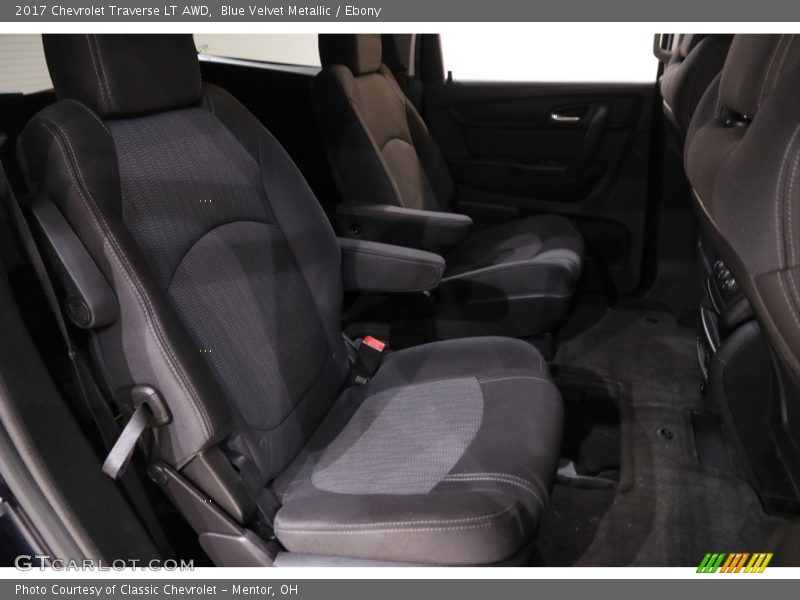 Blue Velvet Metallic / Ebony 2017 Chevrolet Traverse LT AWD
