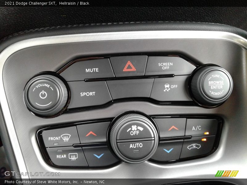 Controls of 2021 Challenger SXT
