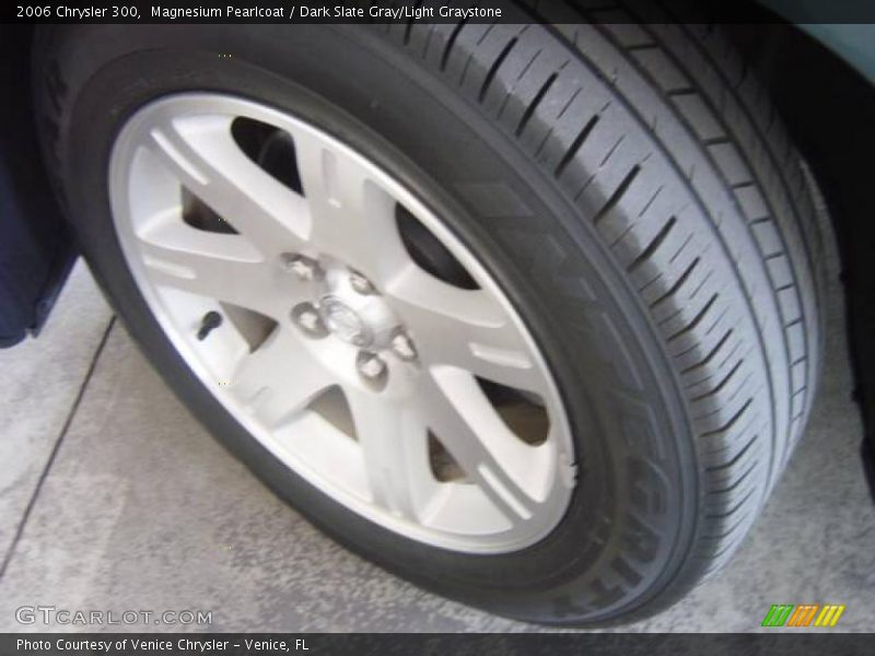 Magnesium Pearlcoat / Dark Slate Gray/Light Graystone 2006 Chrysler 300