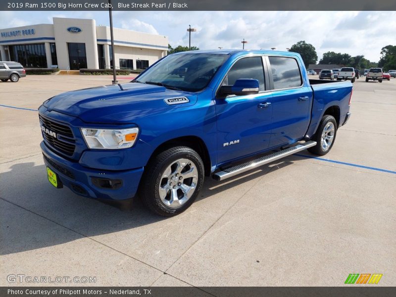 Front 3/4 View of 2019 1500 Big Horn Crew Cab