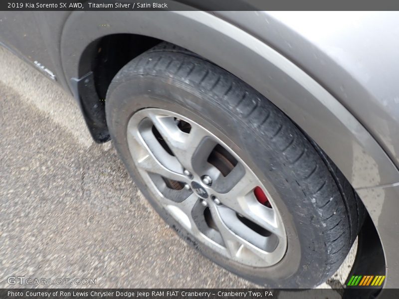 Titanium Silver / Satin Black 2019 Kia Sorento SX AWD