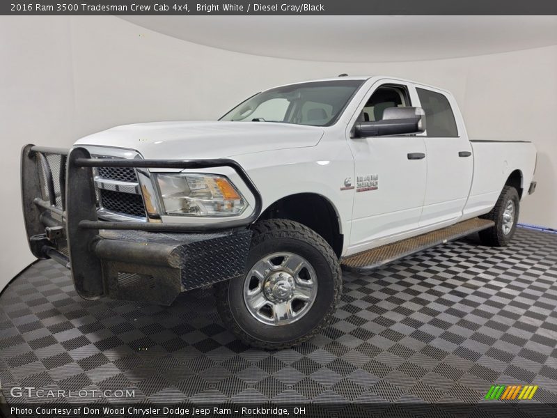 Front 3/4 View of 2016 3500 Tradesman Crew Cab 4x4