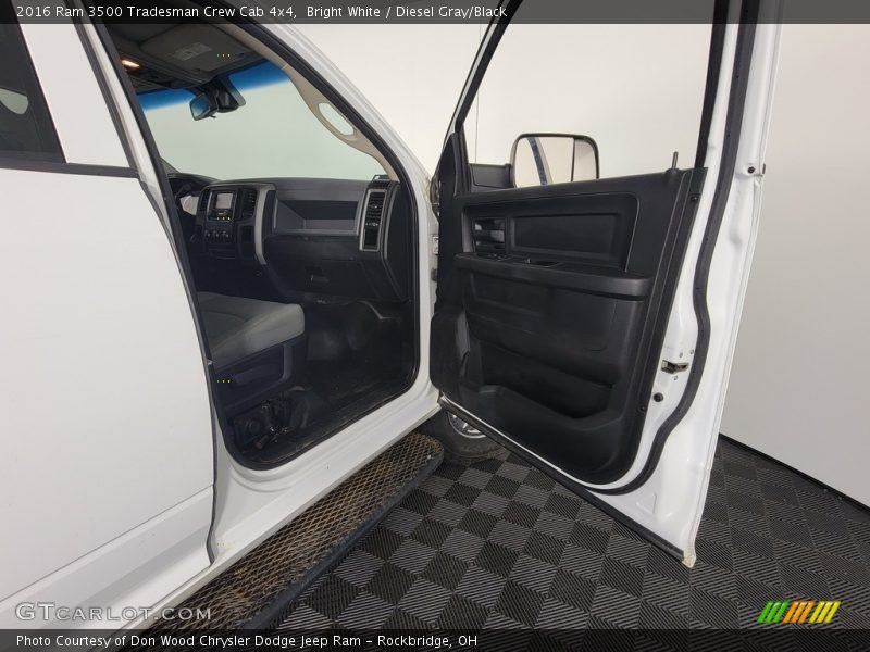 Bright White / Diesel Gray/Black 2016 Ram 3500 Tradesman Crew Cab 4x4