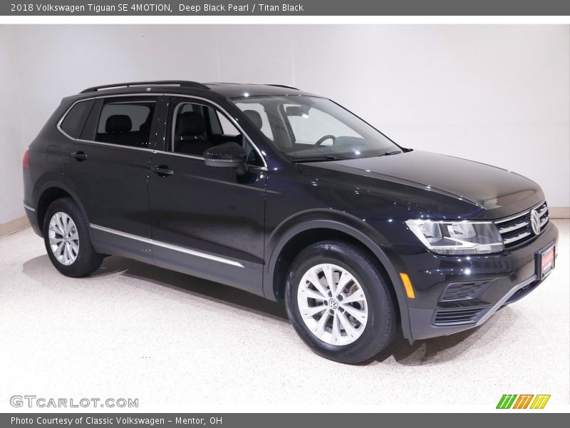 Deep Black Pearl / Titan Black 2018 Volkswagen Tiguan SE 4MOTION