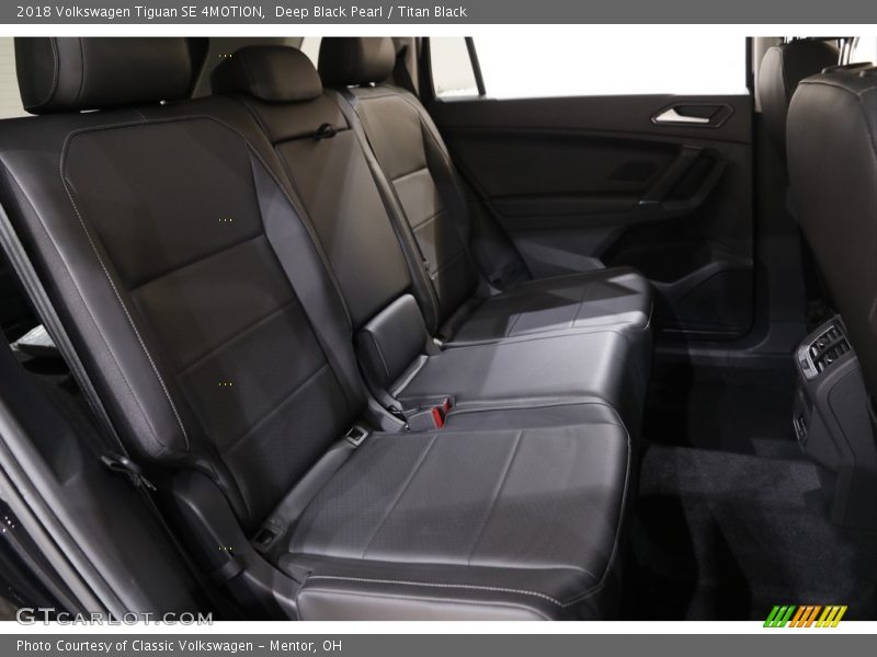 Deep Black Pearl / Titan Black 2018 Volkswagen Tiguan SE 4MOTION