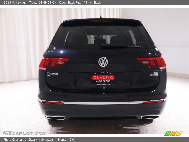 Deep Black Pearl / Titan Black 2018 Volkswagen Tiguan SE 4MOTION