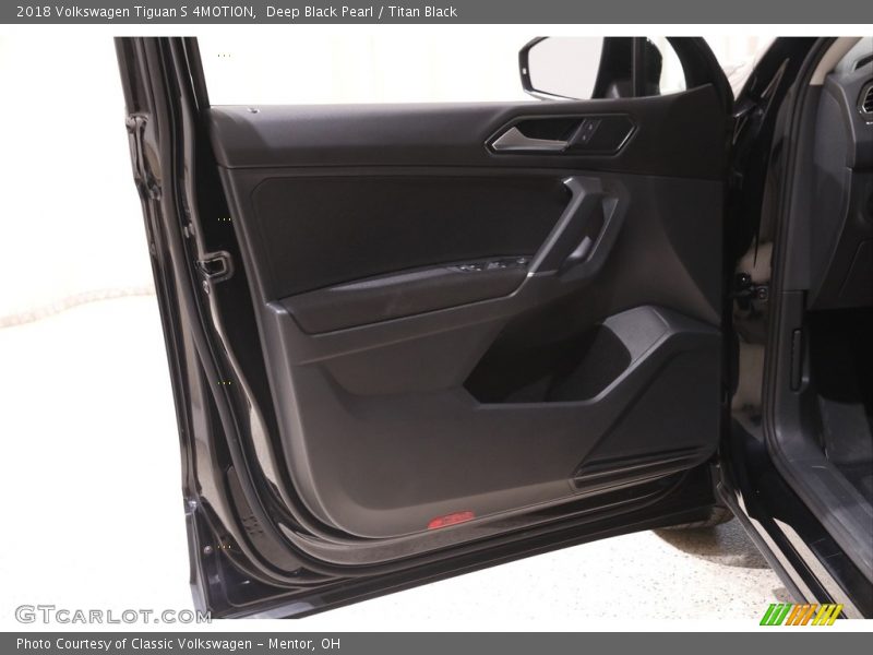 Deep Black Pearl / Titan Black 2018 Volkswagen Tiguan S 4MOTION