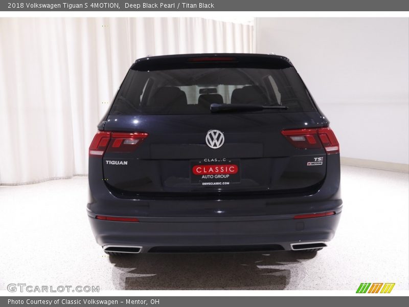 Deep Black Pearl / Titan Black 2018 Volkswagen Tiguan S 4MOTION