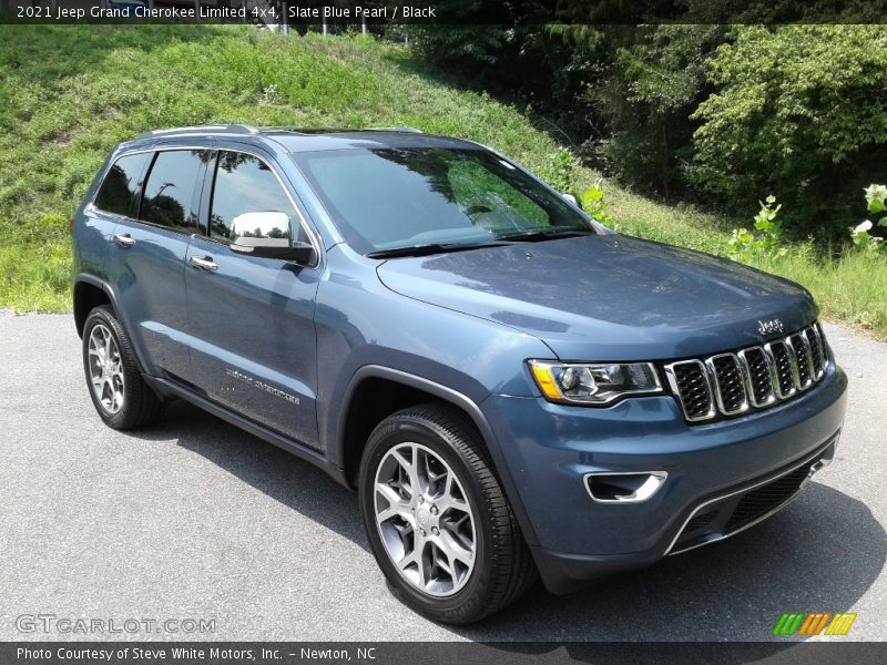 Front 3/4 View of 2021 Grand Cherokee Limited 4x4