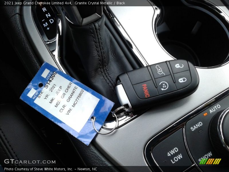 Keys of 2021 Grand Cherokee Limited 4x4