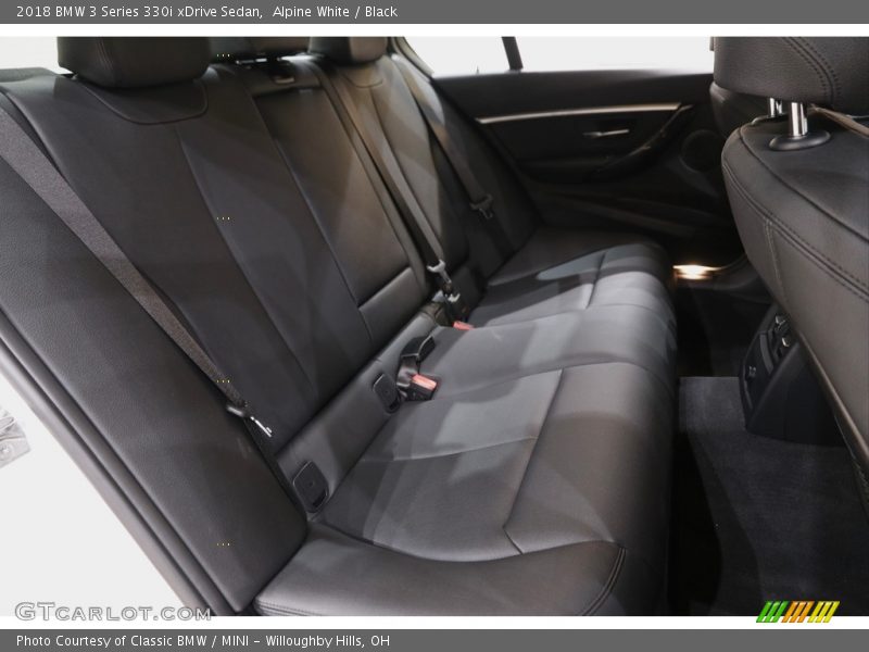 Alpine White / Black 2018 BMW 3 Series 330i xDrive Sedan