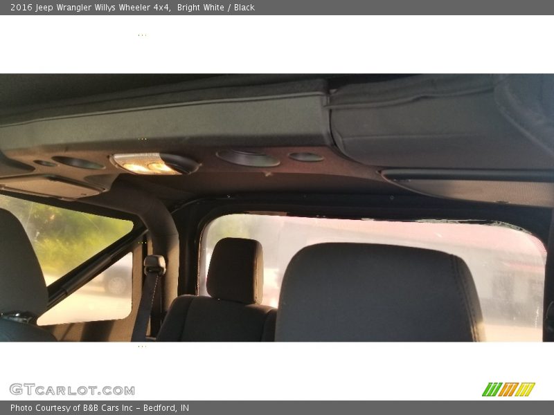 Bright White / Black 2016 Jeep Wrangler Willys Wheeler 4x4
