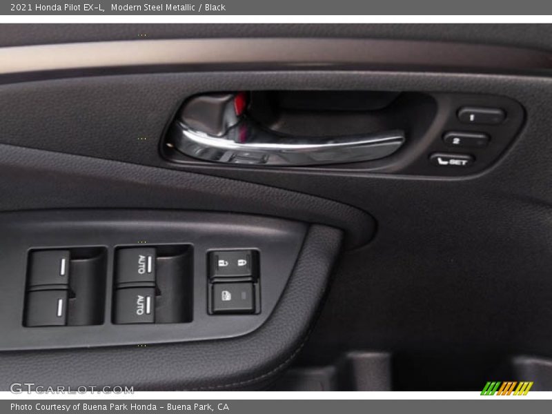 Modern Steel Metallic / Black 2021 Honda Pilot EX-L