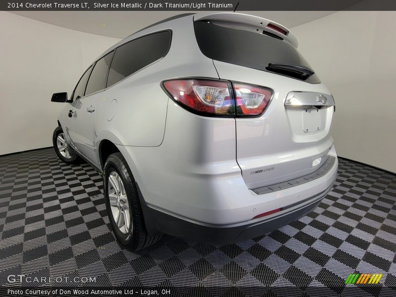 Silver Ice Metallic / Dark Titanium/Light Titanium 2014 Chevrolet Traverse LT