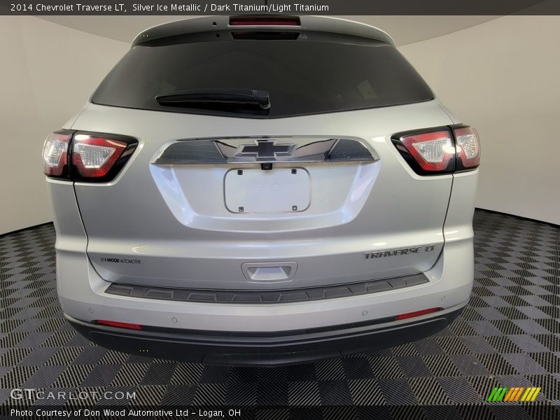 Silver Ice Metallic / Dark Titanium/Light Titanium 2014 Chevrolet Traverse LT