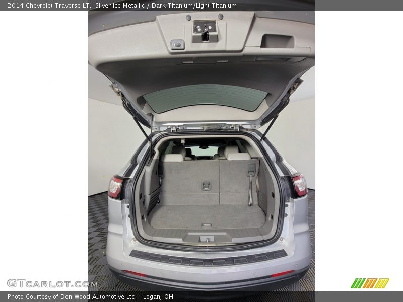 Silver Ice Metallic / Dark Titanium/Light Titanium 2014 Chevrolet Traverse LT