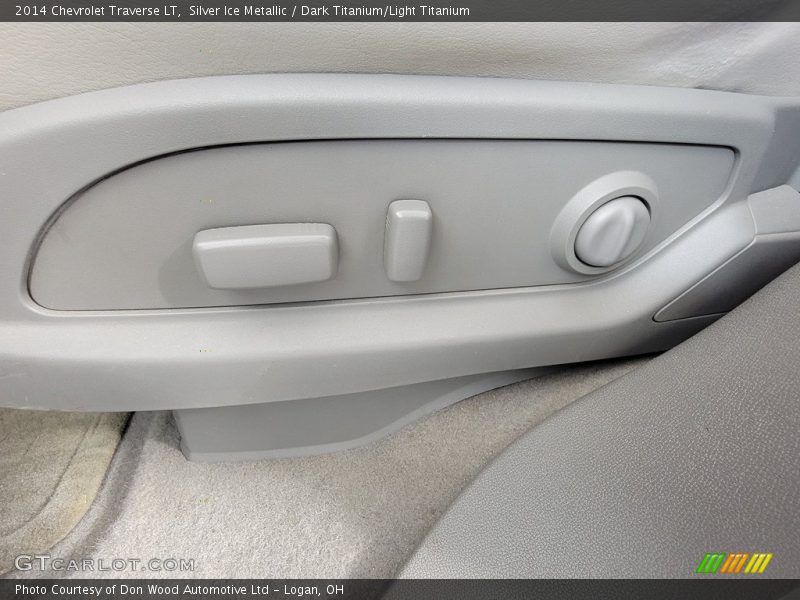 Silver Ice Metallic / Dark Titanium/Light Titanium 2014 Chevrolet Traverse LT