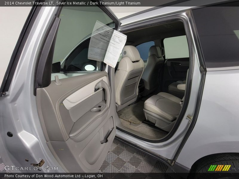 Silver Ice Metallic / Dark Titanium/Light Titanium 2014 Chevrolet Traverse LT