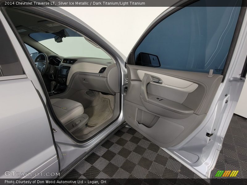 Silver Ice Metallic / Dark Titanium/Light Titanium 2014 Chevrolet Traverse LT