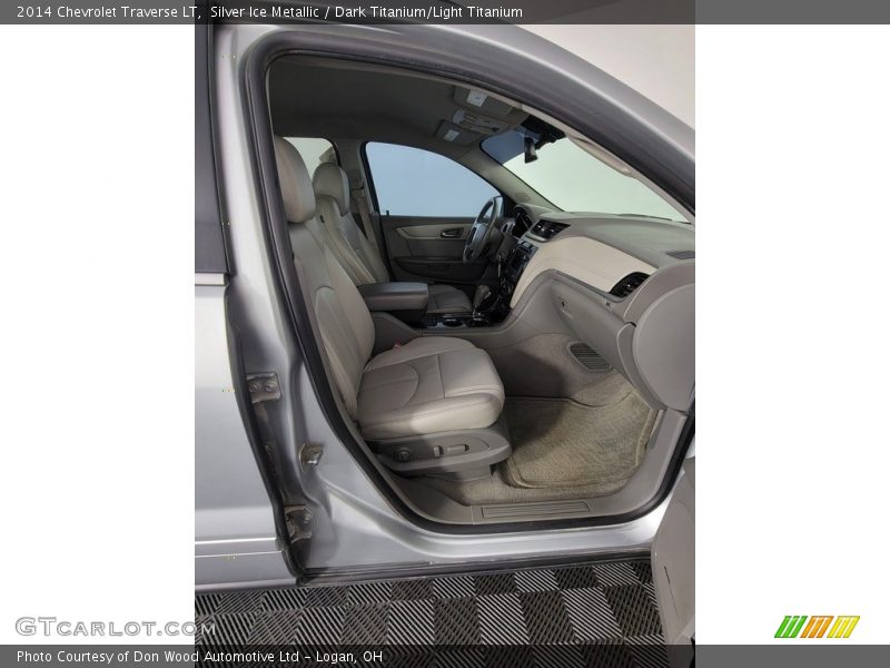 Silver Ice Metallic / Dark Titanium/Light Titanium 2014 Chevrolet Traverse LT