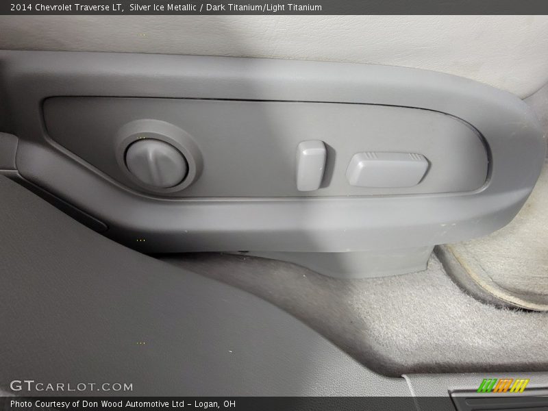Silver Ice Metallic / Dark Titanium/Light Titanium 2014 Chevrolet Traverse LT