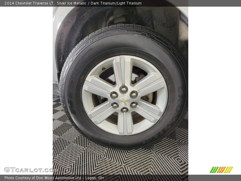 Silver Ice Metallic / Dark Titanium/Light Titanium 2014 Chevrolet Traverse LT