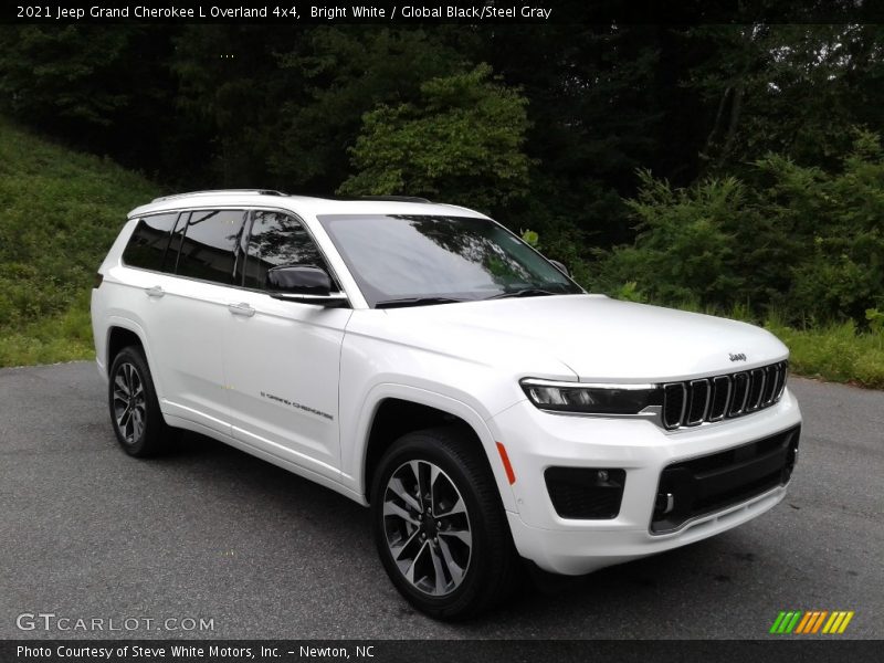Front 3/4 View of 2021 Grand Cherokee L Overland 4x4
