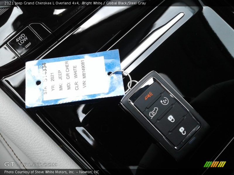 Keys of 2021 Grand Cherokee L Overland 4x4