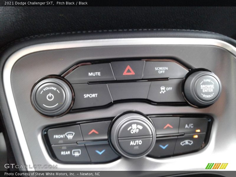 Controls of 2021 Challenger SXT