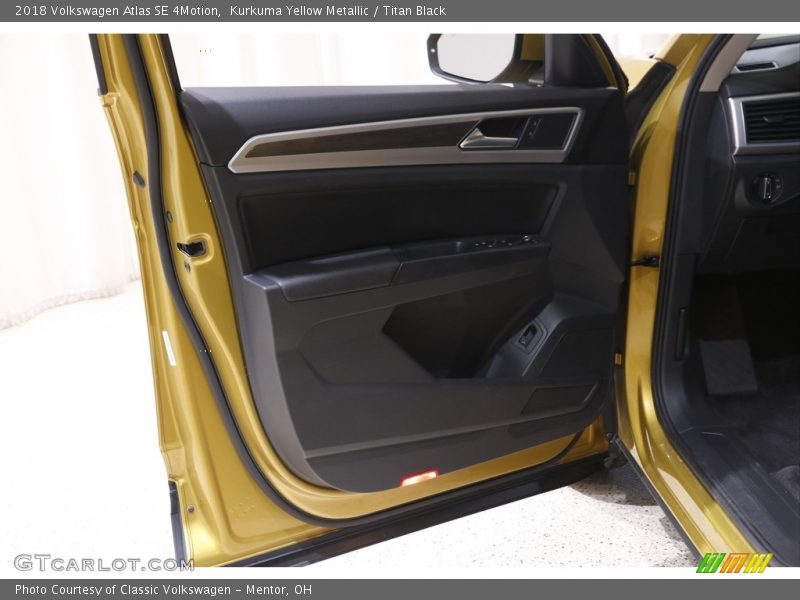 Kurkuma Yellow Metallic / Titan Black 2018 Volkswagen Atlas SE 4Motion