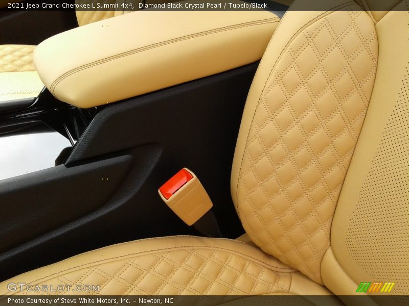 Front Seat of 2021 Grand Cherokee L Summit 4x4