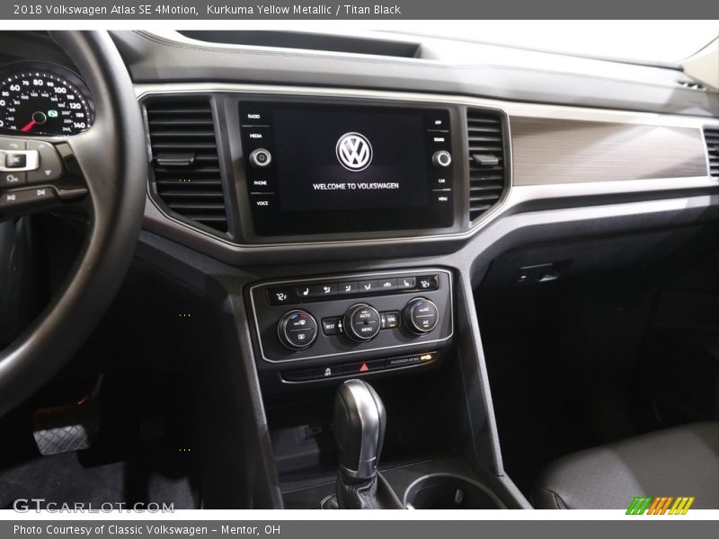 Kurkuma Yellow Metallic / Titan Black 2018 Volkswagen Atlas SE 4Motion