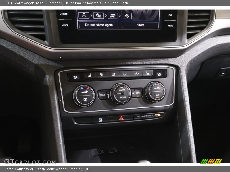 Kurkuma Yellow Metallic / Titan Black 2018 Volkswagen Atlas SE 4Motion