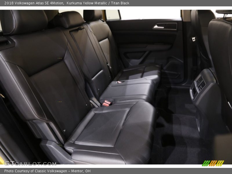 Kurkuma Yellow Metallic / Titan Black 2018 Volkswagen Atlas SE 4Motion