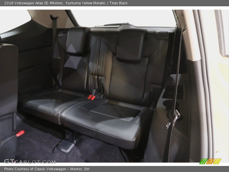 Kurkuma Yellow Metallic / Titan Black 2018 Volkswagen Atlas SE 4Motion