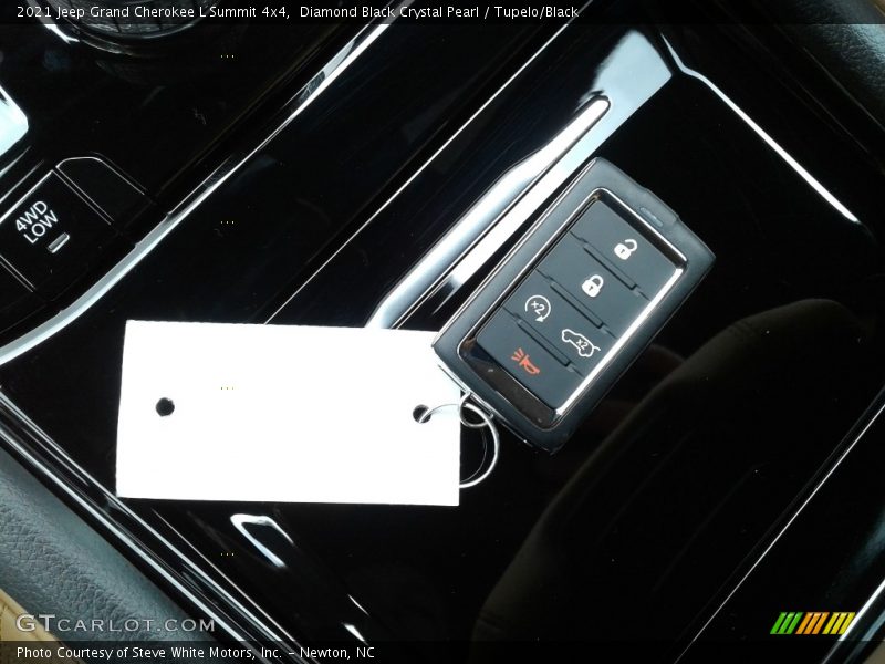 Keys of 2021 Grand Cherokee L Summit 4x4