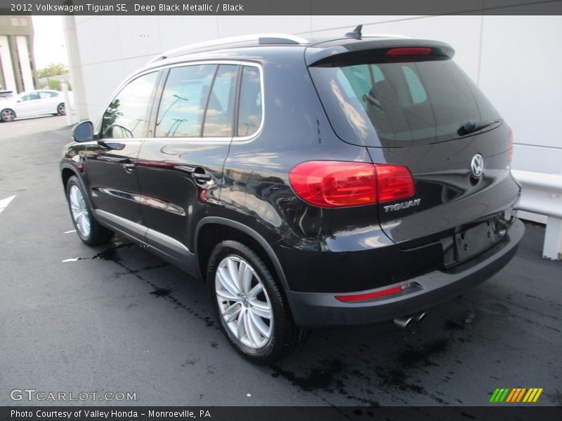 Deep Black Metallic / Black 2012 Volkswagen Tiguan SE