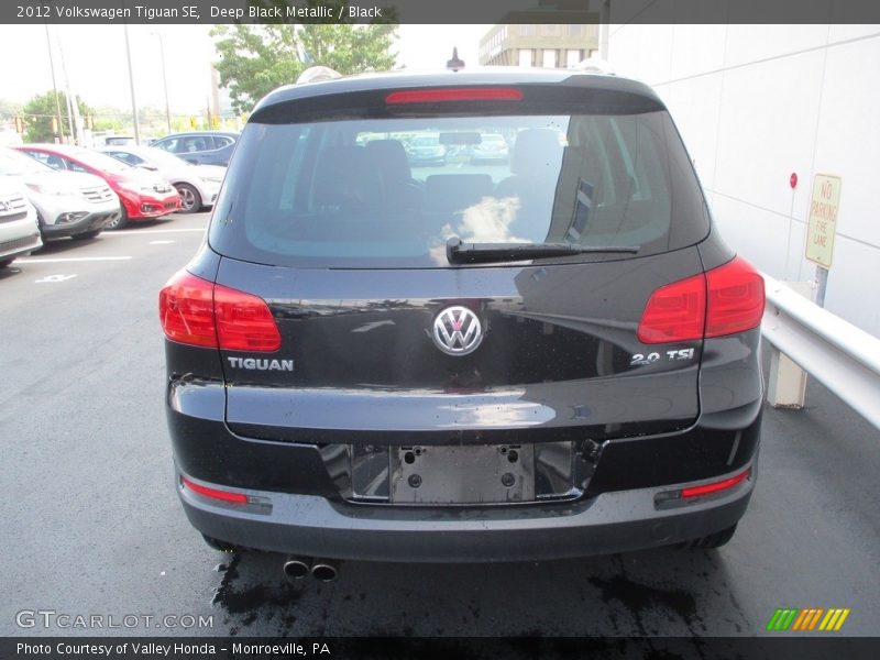 Deep Black Metallic / Black 2012 Volkswagen Tiguan SE