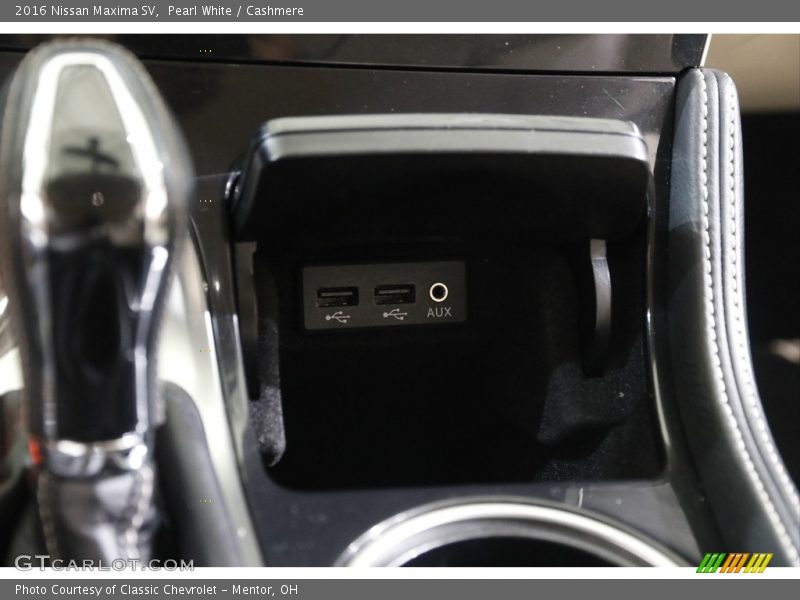 Pearl White / Cashmere 2016 Nissan Maxima SV