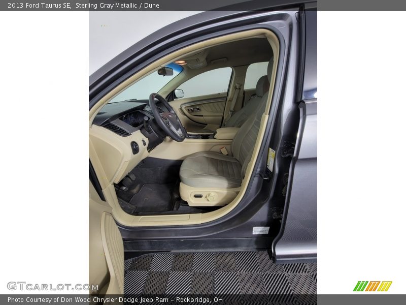 Front Seat of 2013 Taurus SE
