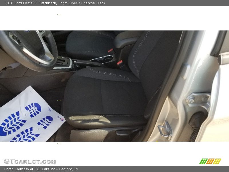 Ingot Silver / Charcoal Black 2018 Ford Fiesta SE Hatchback