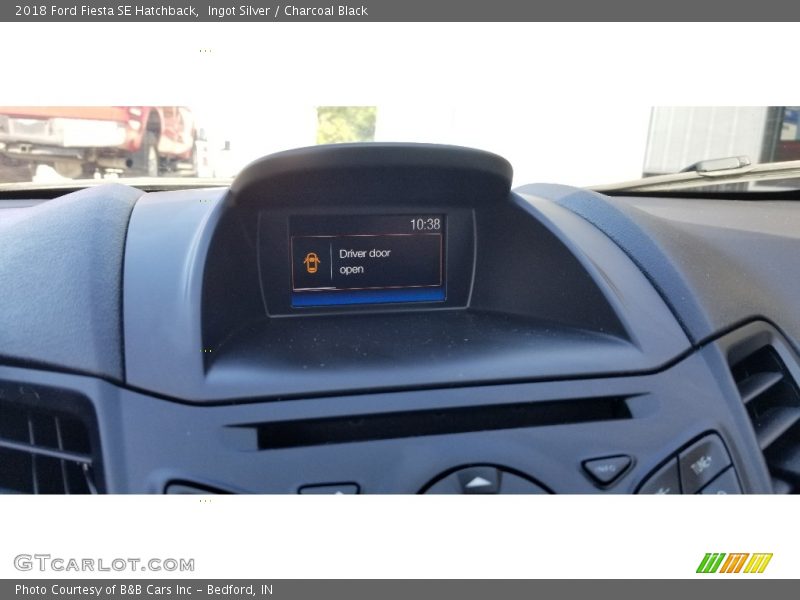 Ingot Silver / Charcoal Black 2018 Ford Fiesta SE Hatchback